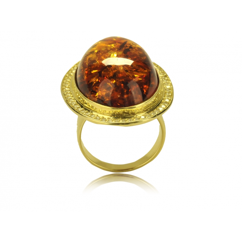 Pierścień złoty z dużym naturalnym bursztynem i małymi cyrkoniami Swarovskiego