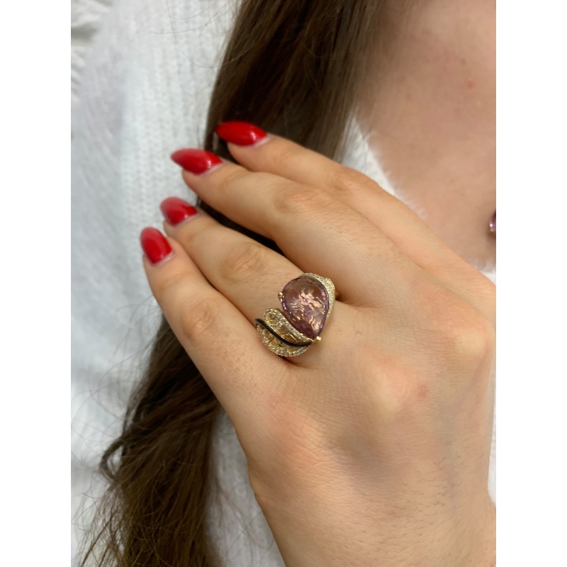 Złoty pierścionek różowy chalcedon Swarovski
