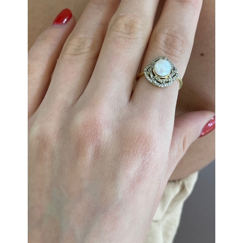 Złoty pierścionek z naturalną białą perłą